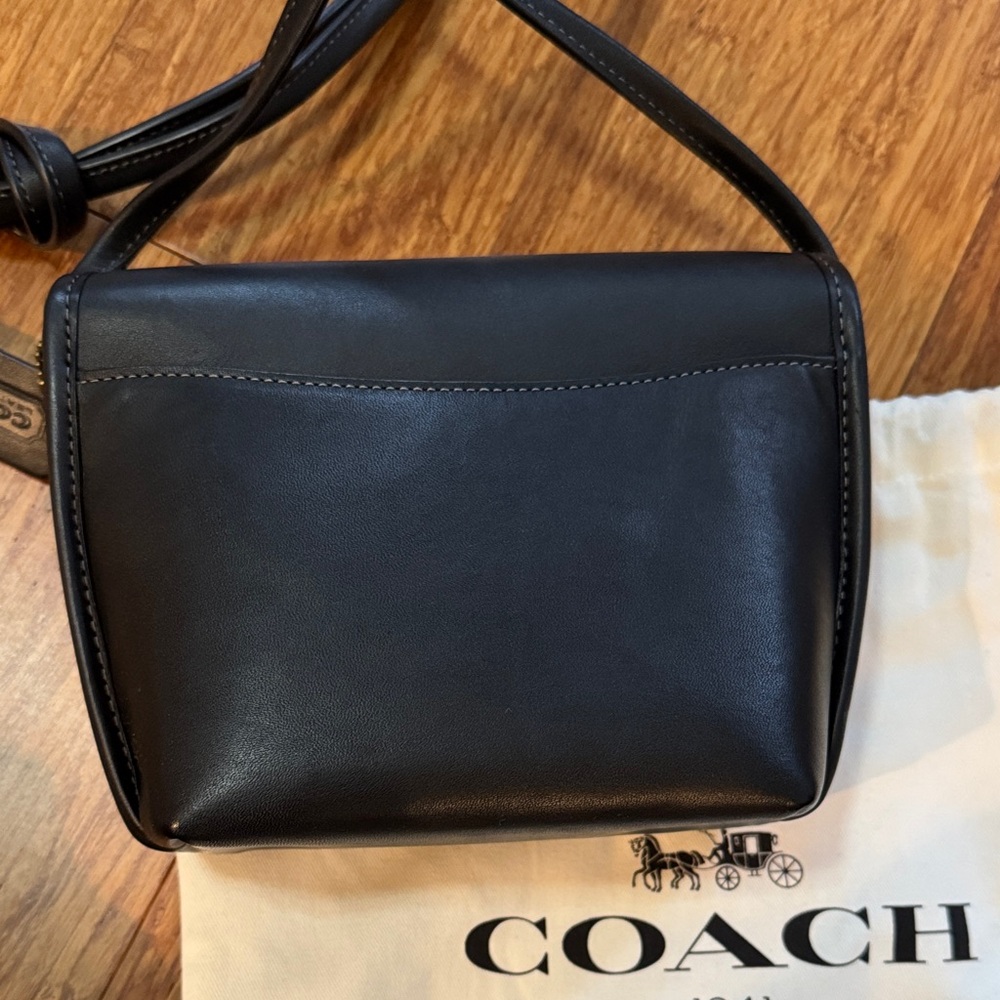 Coach Originals Turnlock Pouch Black Crossbody Bag with Gold Accents - Picture 5 of 9